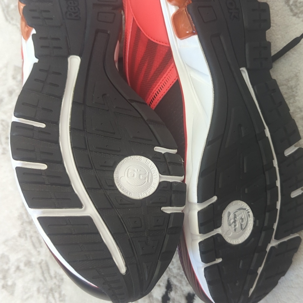 Size 10 : Mens Reebok Runners - Picture 12 of 13